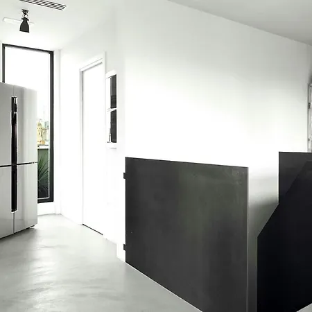 Spacious Indipendent In Apartment *